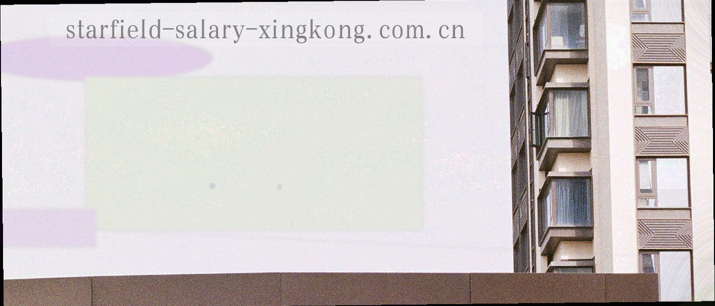 夜间球场俯拍画面上叠加同心网格与节点连线，示意检索路径